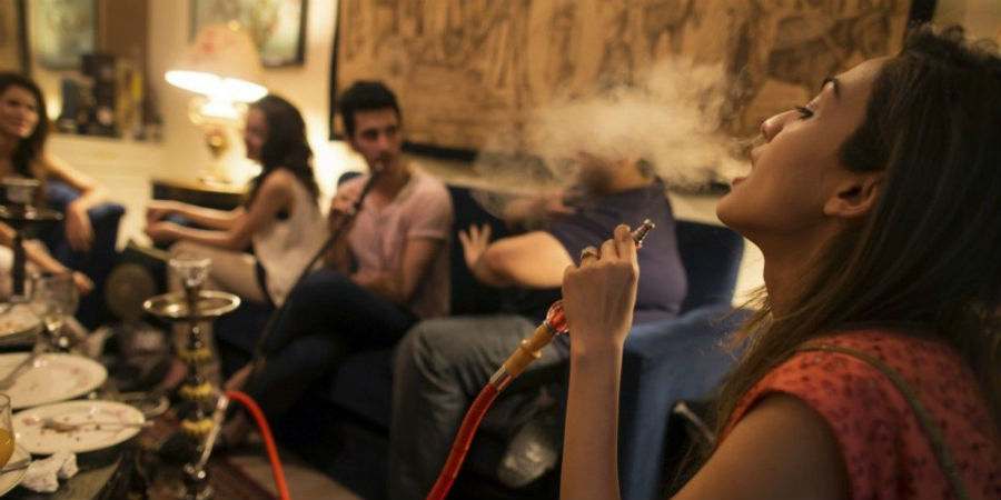Είναι τελικά το κάπνισμα ναργιλέ λιγότερο επιβλαβές από το τσιγάρο; -ΒΙΝΤΕΟ