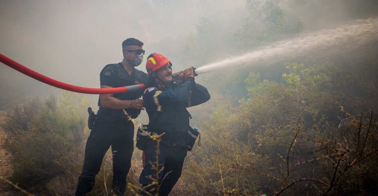 Φωτιά στη Ρόδο: Συνεχίζεται η μάχη με τις αναζωπυρώσεις - Τα μεγάλα μέτωπα έχουν κοπάσει