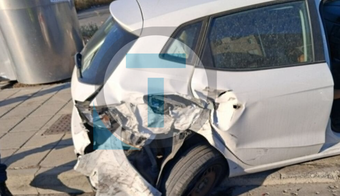 Σοκάρουν οι εικόνες από το τροχαίο στην Ανθούπολη - Θρύψαλα το όχημα που αναποδογύρισε - Φωτογραφίες από το σημείο