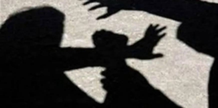 Ελλάδα: Γνωστός δικηγόρος συνελήφθη για ξυλοδαρμό του ανήλικου γιου του