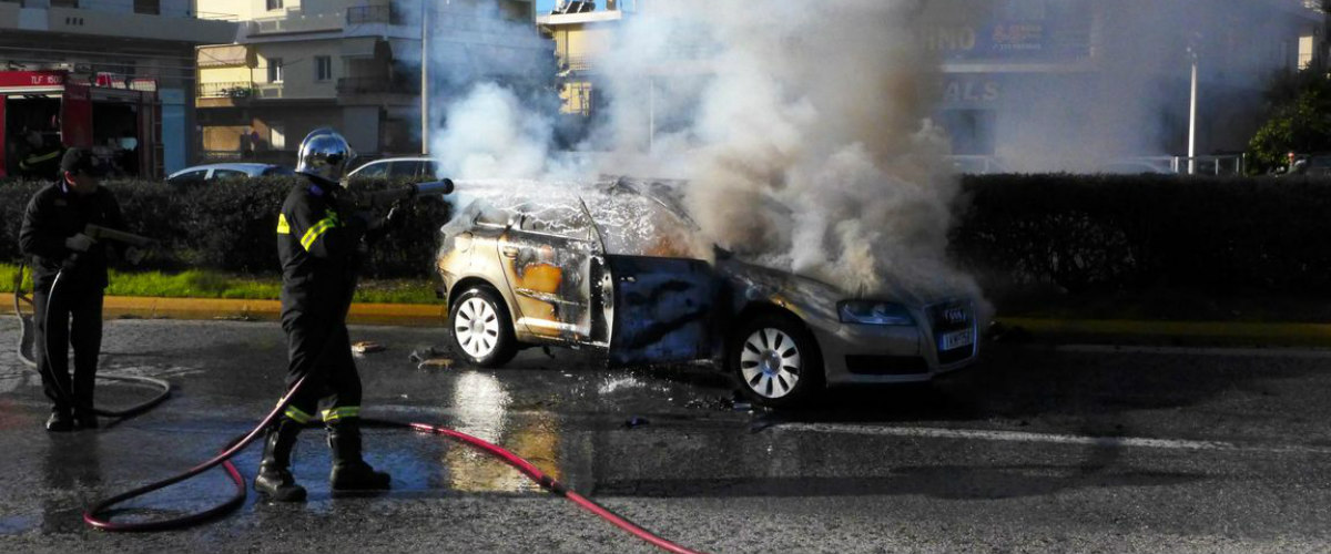 ΛΕΥΚΩΣΙΑ: Όχημα τυλίχθηκε στις φλόγες - Καταστράφηκε ολοσχερώς