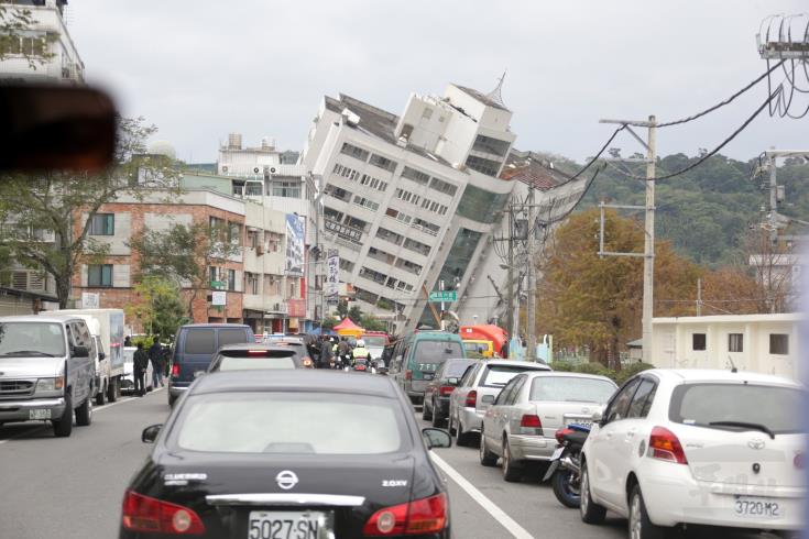 Τουλάχιστον 4 νεκροί και εκατοντάδες τραυματίες από τον σεισμό στην Ταϊβάν 