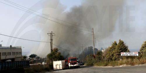 Υπό έλεγχο η πυρκαγιά στο εργοστάσιο στη Νήσου - Δεν κινδύνευσαν οι εργαζόμενοι 