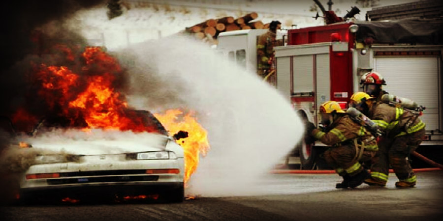 ΣΤΡΟΒΟΛΟΣ: Του έστειλαν ‘μήνυμα’ καίγοντας του τα οχήματα