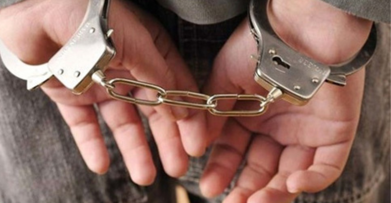 Ανήλικοι κυκλοφορούσαν με σιδερογροθιές και μαχαίρια στην Παραμυθούπολη - Τους «τσάκωσε» η Αστυνομία