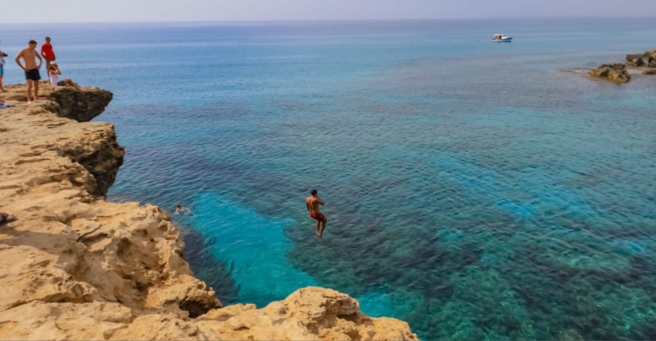 Αναστάτωση στο Κάβο Γκρέκο: Τραυματισμός γυναίκας στις θαλασσινές σπηλιές – Ενεργοποιήθηκε το σχέδιο «ΝΕΑΡΧΟΣ»