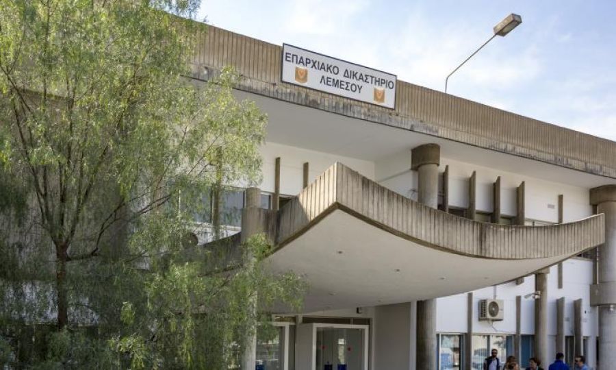 Συναγερμός στη Λεμεσό: Γυναίκα επιχείρησε να μπει στο δικαστήριο με μαχαίρι