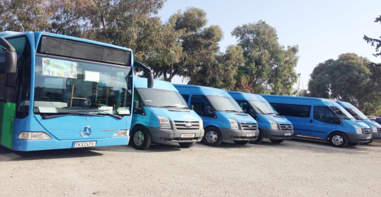 Βίντεο: Χάος στη Λάρνακα – Μαθητές αλλάζουν δύο λεωφορεία και περπατούν χιλιόμετρα