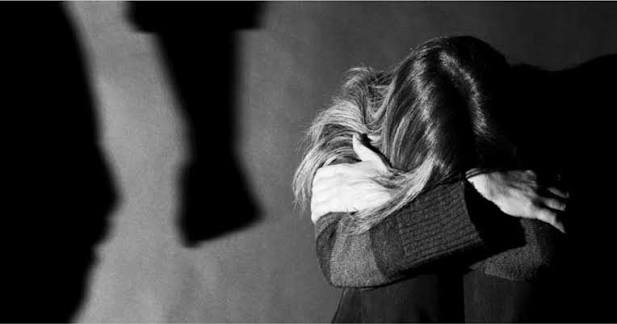 Σοκ με γνωστή παρουσιάστρια: Κατήγγειλε τον σύζυγό της για ενδοοικογενειακή βία - Του πέρασαν χειροπέδες