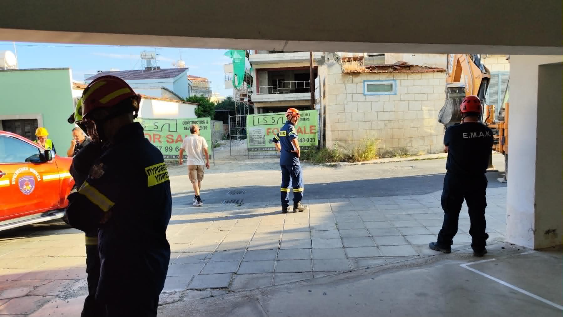 Κατάρρευση οροφής στη Λάρνακα: Eπικίνδυνο και το διπλανό κτίριο - Δείτε φωτογραφίες από το σημείο