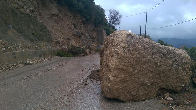 ΠΡΟΣΟΧΗ: Κλειστός ο δρόμος Πλατρών - Τρόοδος: Έπεσε μεγάλος όγκος βράχων και χωμάτων 