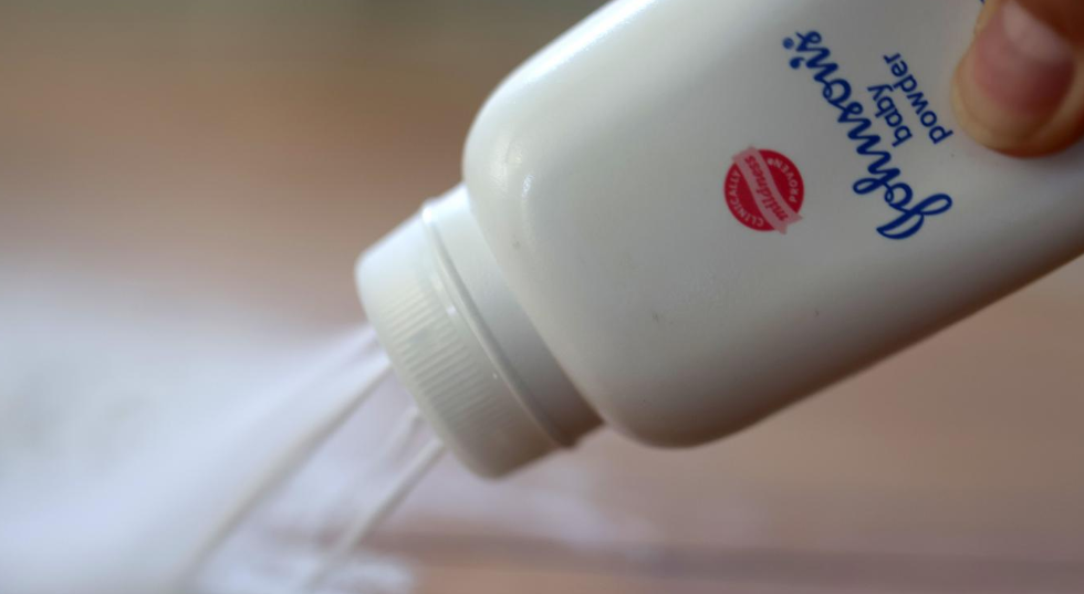 Αγωγές-μαμούθ κατά Johnson & Johnson στο ΗΒ - Καρκίνος, αμίαντος και συγκάλυψη