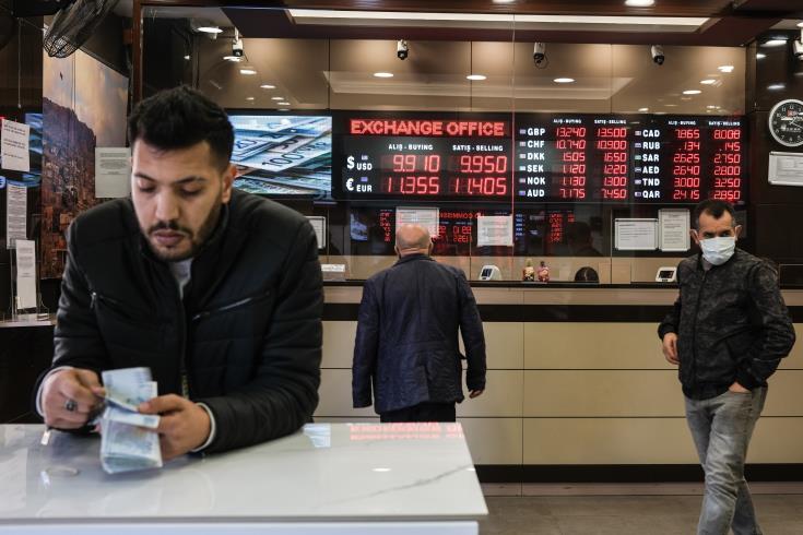 Μείωση επιτοκίων από Κεντρική Τράπεζα Τουρκίας, νέα πτώση ρεκόρ τουρκικής λιρας