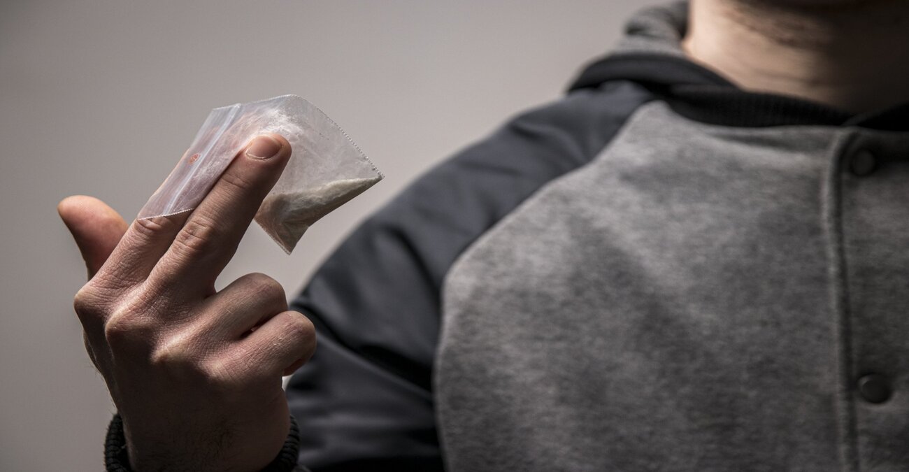 Βύρωνας: Πουλούσαν ναρκωτικά ενώ η 16χρονη ήταν σε κώμα – Σοκάρουν οι διάλογοι της σπείρας
