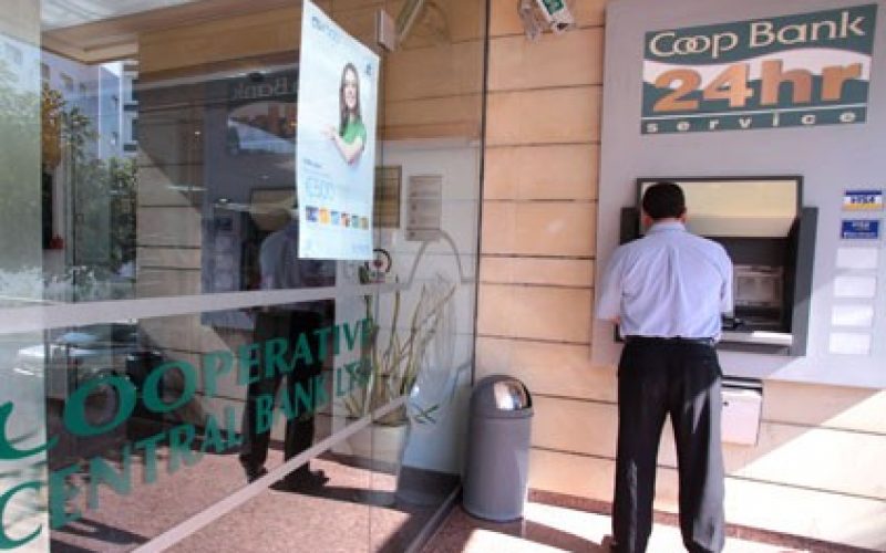 ΚΥΠΡΟΣ: Ασυνήθιστο θέαμα δίπλα από ATM Συνεργατικής – Απορημένοι οι πελάτες – ΦΩΤΟΓΡΑΦΙΑ