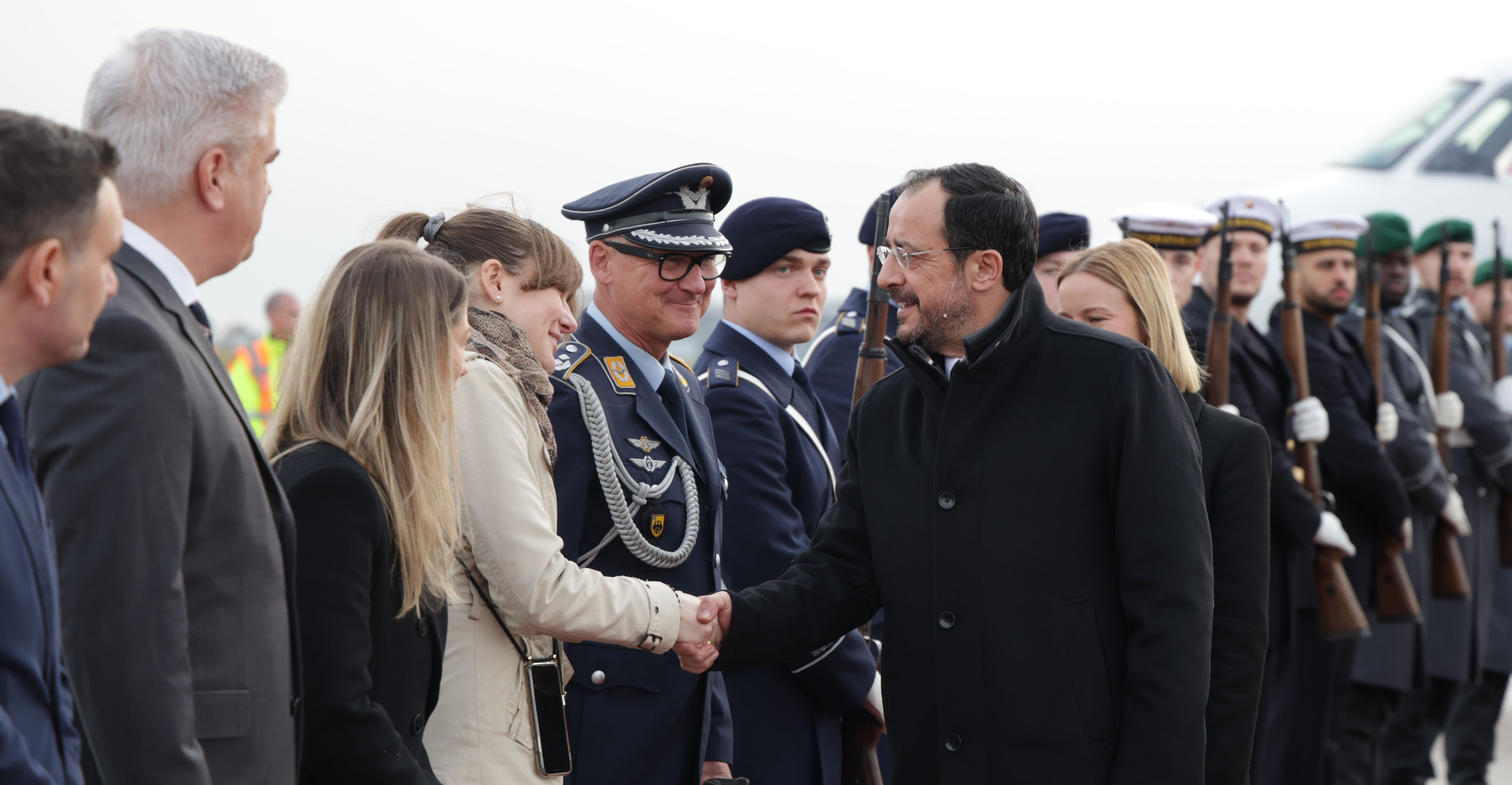 Με στρατιωτικές τιμές υποδέχθηκε τον Πρόεδρο Χριστοδουλίδη ο Γερμανός Καγκελάριος 