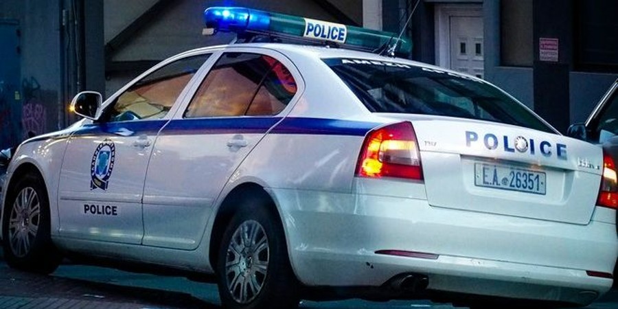 Ελλάδα: Σε διαθεσιμότητα τέθηκε αστυνομικός για... διακίνηση ναρκωτικών - Βρήκαν σοκολάτες με κάνναβη - Χειροπέδες σε 7 πρόσωπα - Φωτογραφία