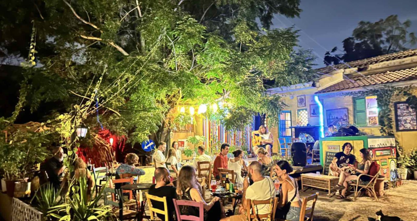 Αυτός είναι ο νέος προορισμός που συζητιέται στην πρωτεύουσα - Ένα μυστικό μπαρ σε κήπο - Δείτε φωτογραφίες