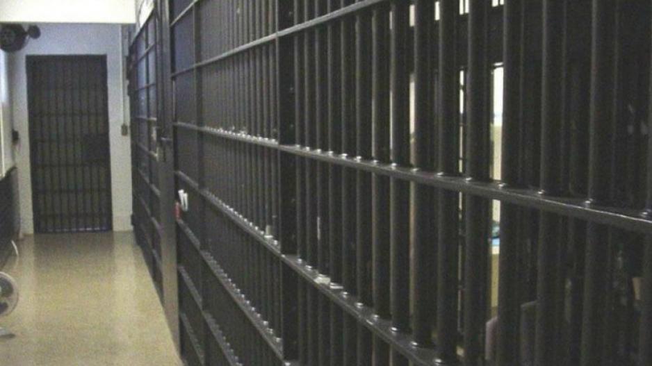 Πίσω από τα σίδερα 30χρονη για διάρρηξη, κλοπή και κακόβουλη ζημιά - Πόσα χρόνια θα μείνει μέσα