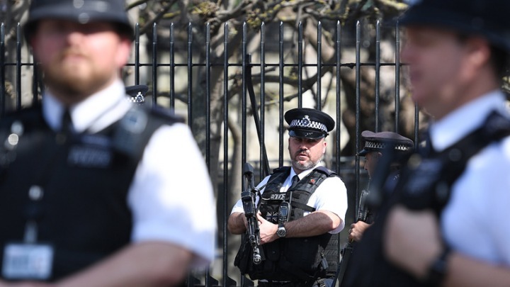 Ένας άνδρας δέχθηκε επίθεση με μαχαίρι κοντά σε κυβερνητικά γραφεία στο κέντρο του Λονδίνου