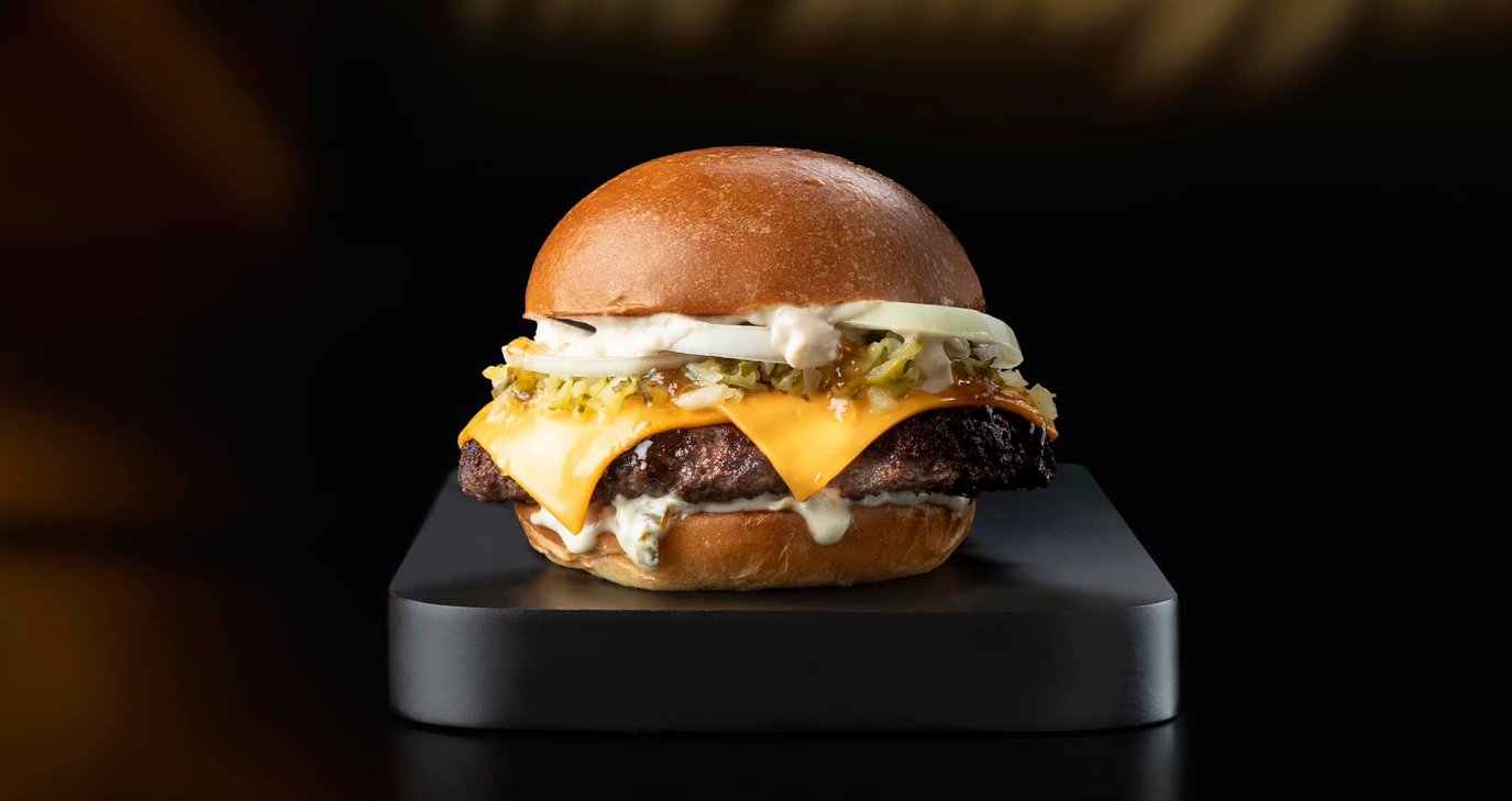 Αλυσίδα με γευστικά smash burgers κάνει ντεπούτο στην Πάφο μετά από μεγάλη επιτυχία στη Λεμεσό