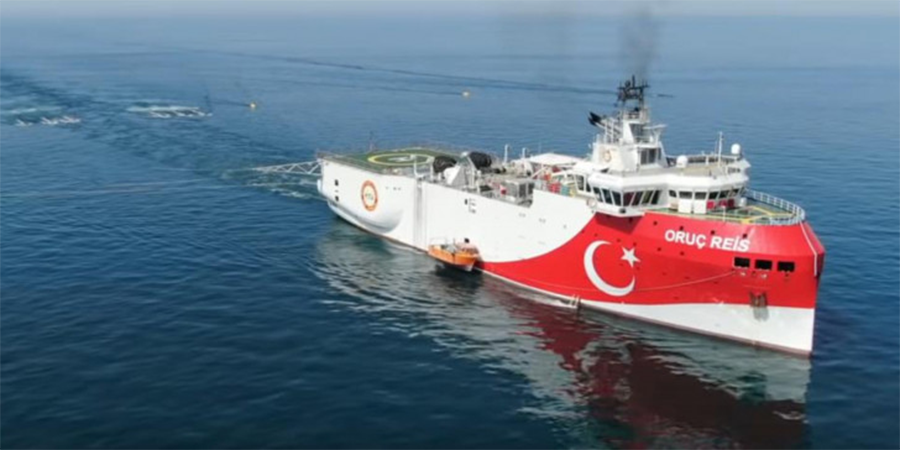 Τουρκικά ΜΜE: Ρυμουλκό σκάφος αγκυροβόλησε το πρωί κοντά στο Ορούτς Ρέις