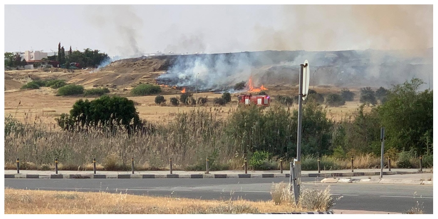 Γέμισε φωτιές η Κύπρος - Κοντά στο ΓΣΠ όχημα της Πυροσβεστικής