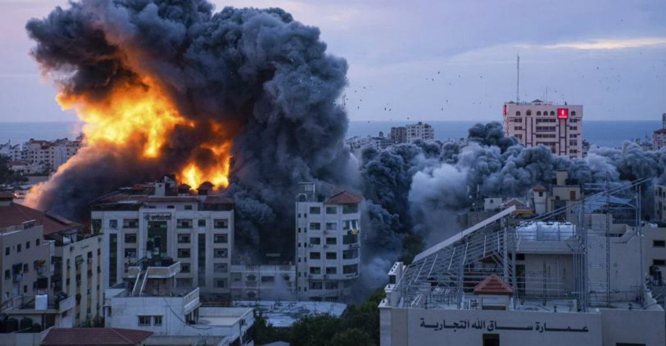 Αντίποινα του Ισραήλ: Η στιγμή της επίθεσης στον Πύργο της Παλαιστίνης - Κατέρρευσε το 11ώροφο κτίριο - Δείτε βίντεο