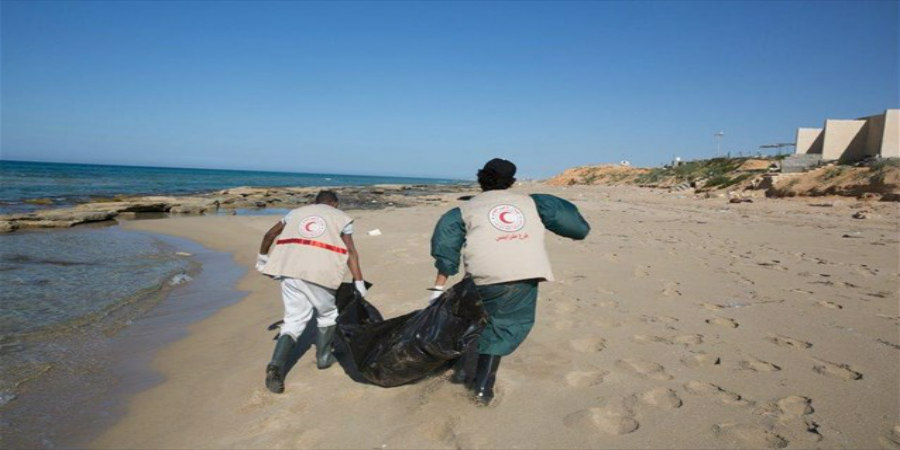 Οι αρχές της Τυνησίας έθαψαν τα 34 από τα συνολικά 82 θύματα του ναυαγίου πλεούμενου με μετανάστες 