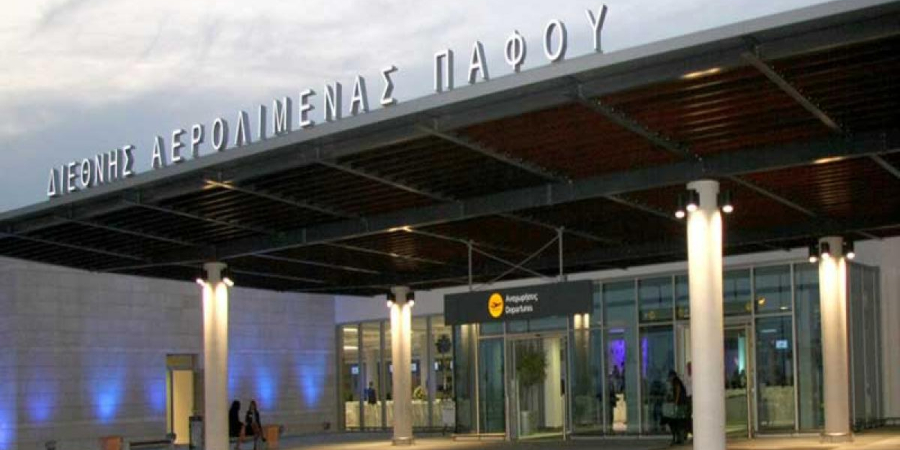 ΠΑΦΟΣ: Μητέρα και ανήλικη κόρη πιάστηκαν με πλαστά έγγραφα στον έλεγχο του αεροδρομίου