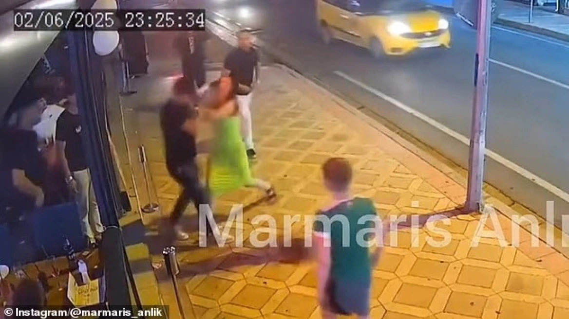 Video: Άγριο ξύλο έξω από εστιατόριο στη Μαρμαρίδα για τον λογαριασμό - Υπάλληλοι γρονθοκόπησαν και γυναίκες