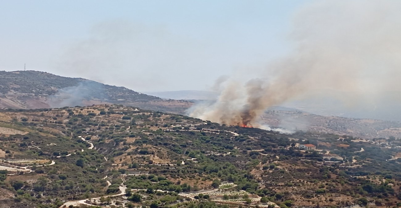 Πυρκαγιά στην Πάφο: Σε συναγερμό η Πυροσβεστική - Πέντε αεροσκάφη στη μάχη για κατάσβεση