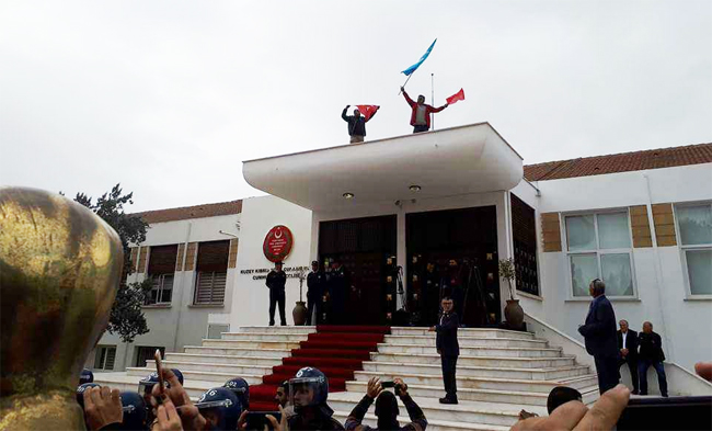 ΚΑΤΕΧΟΜΕΝΑ: Η πορεία «ειρήνης και δημοκρατίας» ταράζει τα νερά – Εκκλήσεις Τουρκοκυπρίων πολιτικών