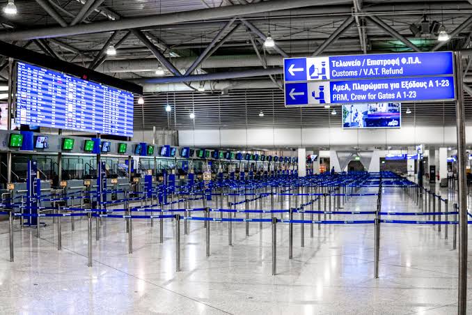 Συναγερμός στην Ελλάδα: Ζευγάρι άδειαζε τα πορτοφόλια ταξιδιωτών στο «Ελευθέριος Βενιζέλος»