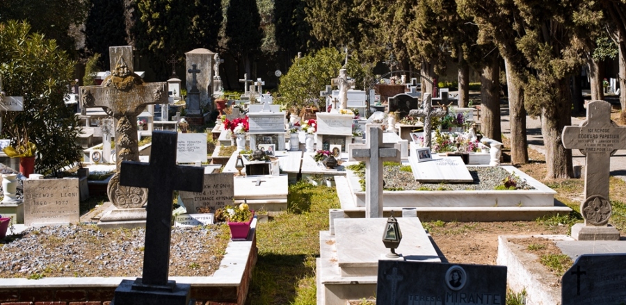 Θεσσαλονίκη: Άνοιξαν τον τάφο της μητέρας τους και δεν βρήκαν τα οστά – Τι συνέβη