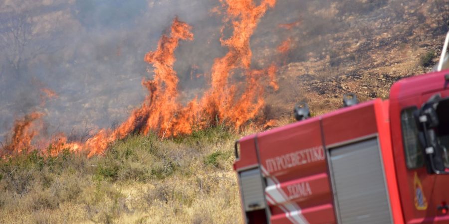 Φωτιά στη Λεμεσό: Κατηγορήθηκε γραπτώς 83χρονος - Προσπάθησε να κόψει λαμαρίνα με σμυρίλιο