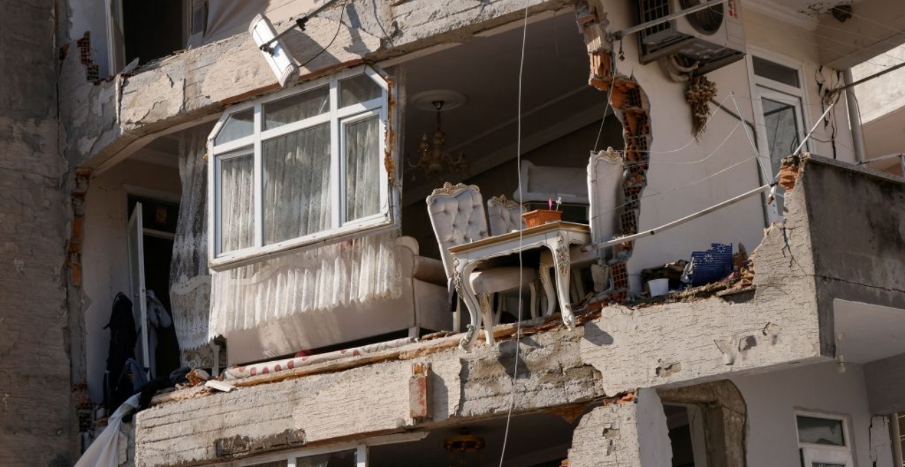 Μετά την ανθρώπινη τραγωδία, ο οικονομικός όλεθρος - Γκρεμίζεται η τουρκική οικονομία