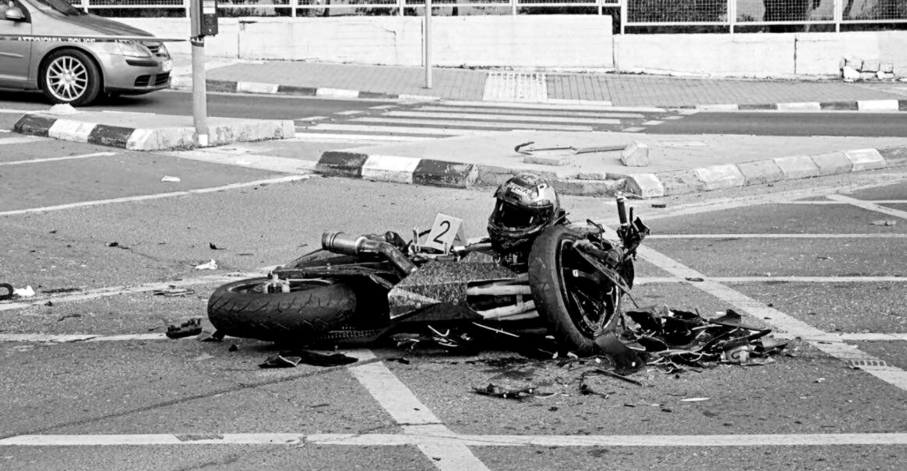 Συγκλονιστικές εικόνες από το θανατηφόρο με 23χρονο – Διερευνάται ποιος παραβίασε τον σηματοδότη – «Προβληματικό» το σημείο σύγκρουσης