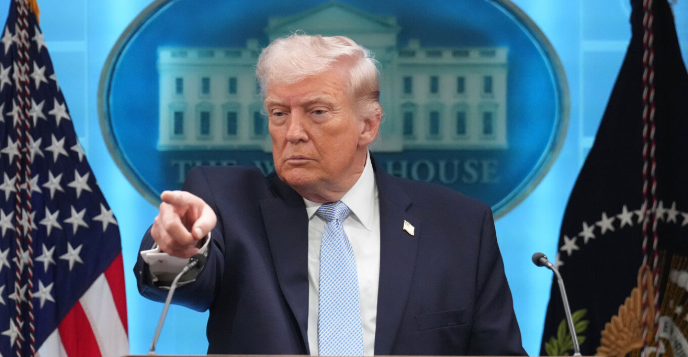 LIVE: Ο Τραμπ κατηγορεί το Ιράν ότι δεν αφήνει το πετρέλαιο να περάσει από τα Στενά του Ορμούζ - «Δεν είναι αυτό που συμφωνήσαμε»