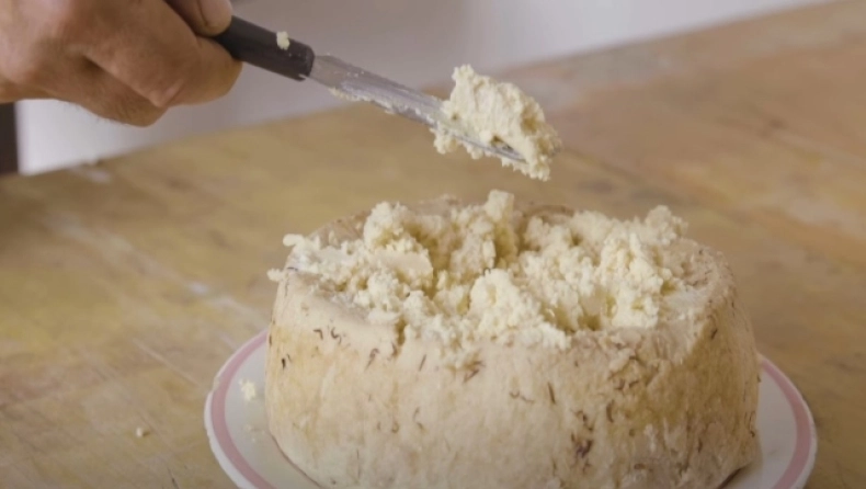 Το πιο επικίνδυνο τυρί στον κόσμο είναι η αγαπημένη λιχουδιά στη Σαρδηνία - Δείτε βίντεο 