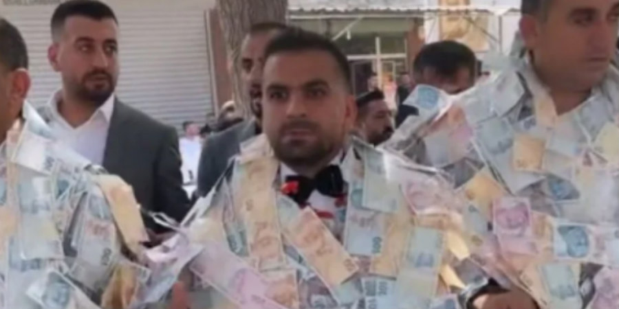 Τουρκία: Γαμπρός «πνιγμένος» στα χαρτονομίσματα γίνεται viral - BINTEO - ΦΩΤΟΓΡΑΦΙΕΣ