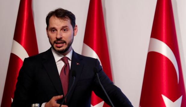 Φήμες για επιστροφή Αλμπαϊράκ στην κυβέρνηση «πιέζουν» την τουρκική λίρα