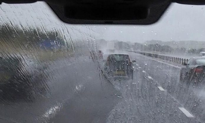 ΠΡΟΣΟΧΗ: Συσσώρευση νερού στον αυτοκινητόδρομο Λεμεσού - Πάφου