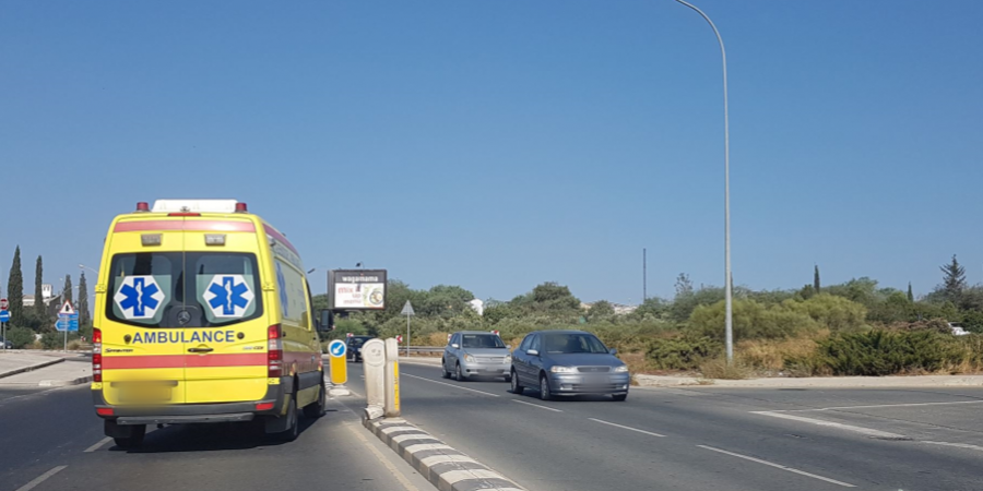 ΕΚΤΑΚΤΟ - ΛΕΜΕΣΟΣ: Τροχαίο ατύχημα με τρία οχήματα στον αυτό/δρόμο 