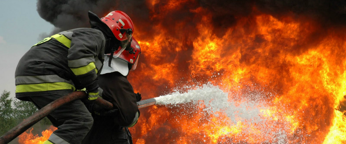 Υπό έλεγχο η φωτιά που ξέσπασε στη Τριμίκλινη! Μάχη με τις φλόγες έδωσαν 52 πυροσβέστες και πτητικά μέσα
