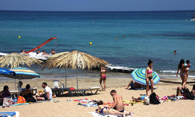 Ετήσια μείωση 3,1% στα έσοδα από τον τουρισμό τον Μάιο