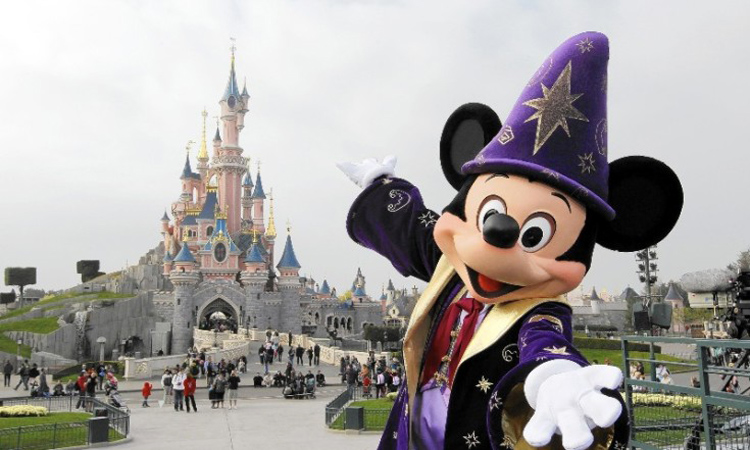 Δεν είναι αρκετά τα μνημόνια και οι πολιτικές λιτότητας  - Η Κομισιόν ερευνά την Disneyland