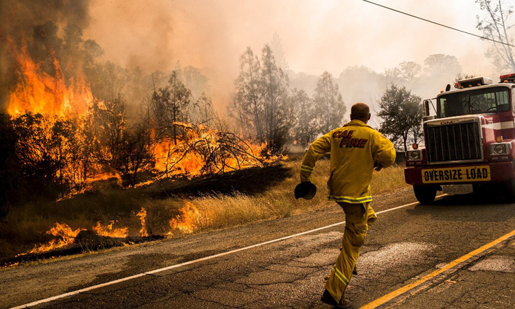 Μάχη με τις πυρκαγιές στην Καλιφόρνια