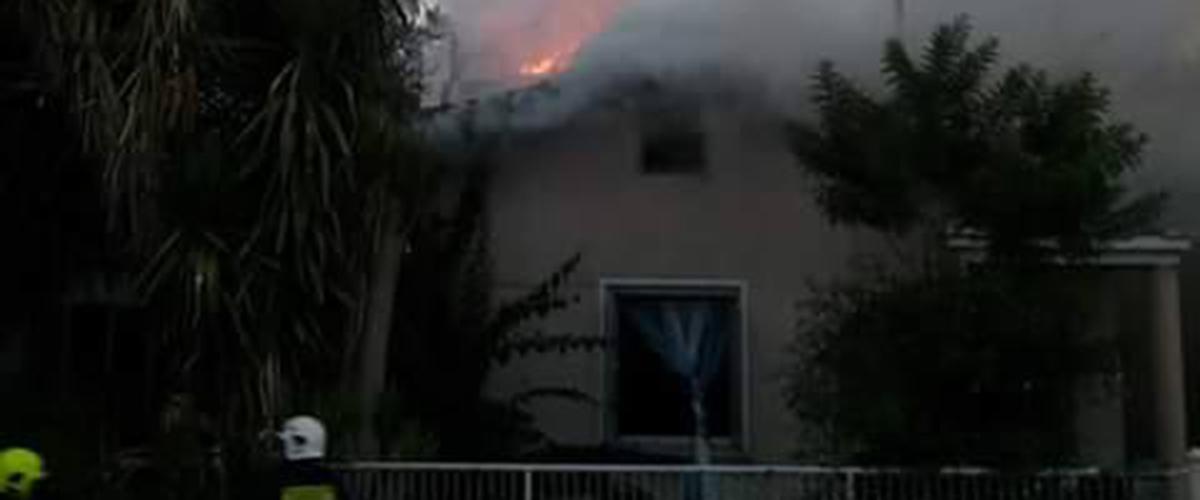 Παλουριώτισσα: Πυρκαγιά «κατάπιε» και κατέστρεψε τρία σπίτια! (φωτογραφία)