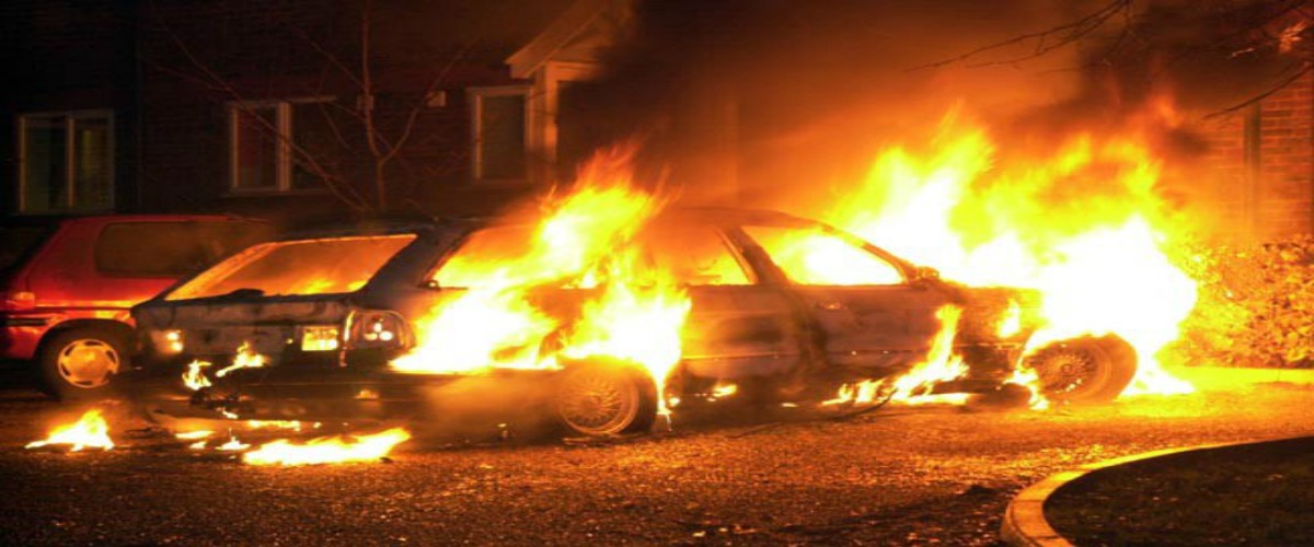 Αραδίππου: Κάηκε ολοσχερώς αυτοκίνητο 40χρονου - Πυροσβεστική και Αστυνομία έσπευσαν αμέσως στο σημείο